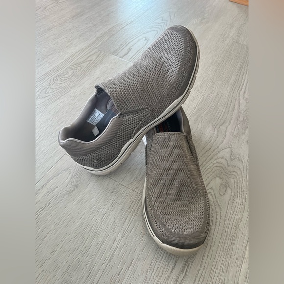Skechers, Size 10 1/2 Men's Casual Walking  Slip-On Shoe Sneaker Comfort Taupe - Picture 3 of 11